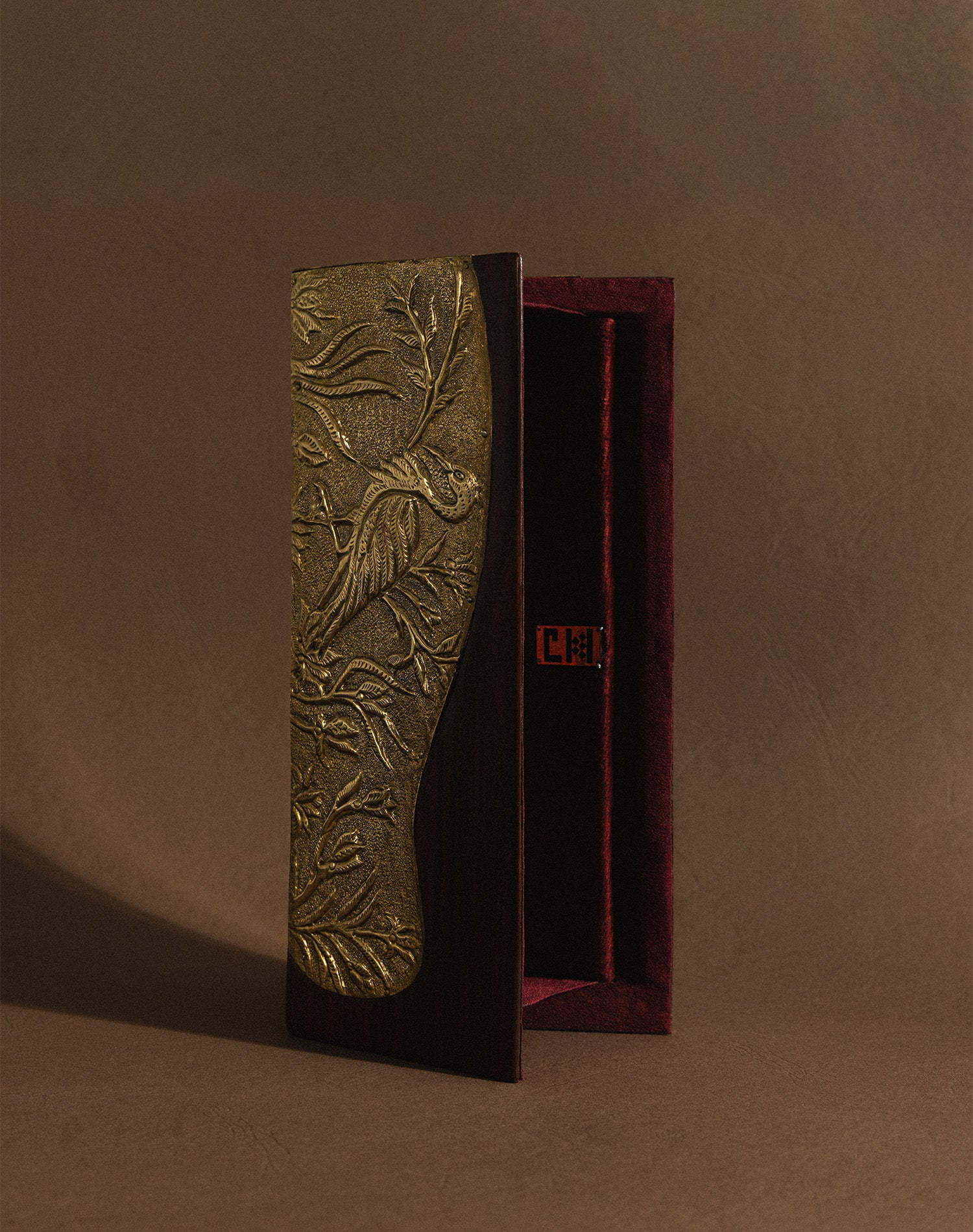 Decorative open kunj bag with gold embossed.