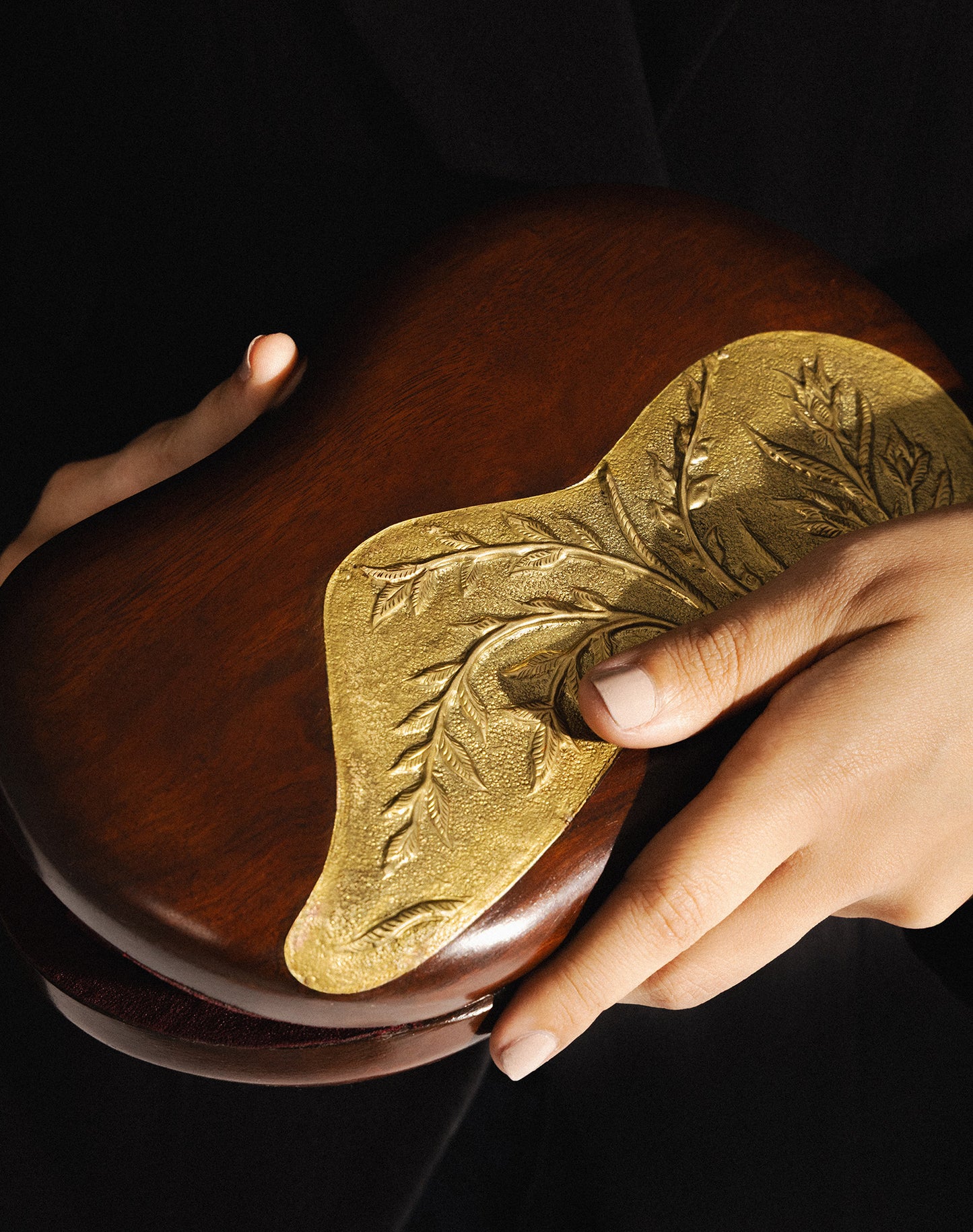 Sang limited edition bag with magnetic closure, handcrafted in Lahore